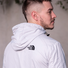 ROMPEVIENTO TNF IMPORTADO GRIS en internet