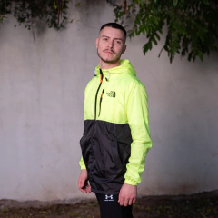 ROMPEVIENTOS TNF NEGRO Y FLÚOR - comprar online
