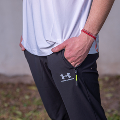 PANTALON DEPORTIVO UNDER ARMOUR DETALLE FLUOR - comprar online