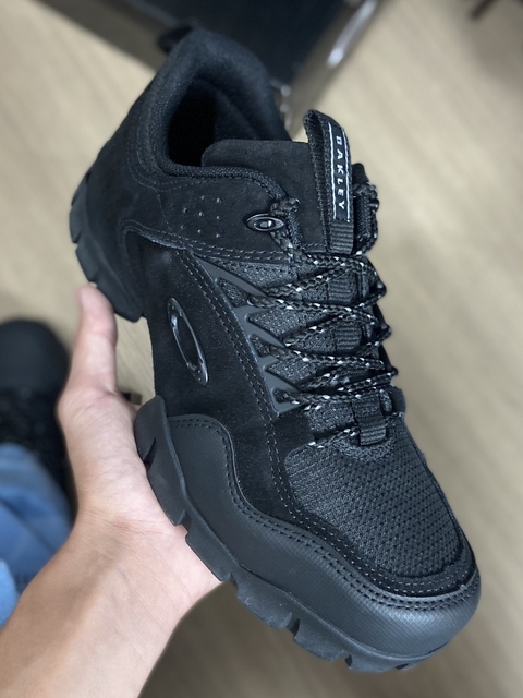 TÊNIS OAKLEY MODOC LOW II