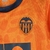 kit-infantil-valencia-iii-puma-23-24-laranja-com-detalhes-em-azul