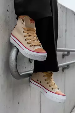 Botita Converse plataforma en internet
