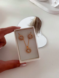 Conjunto Shine redondo colar e brinco cravejado