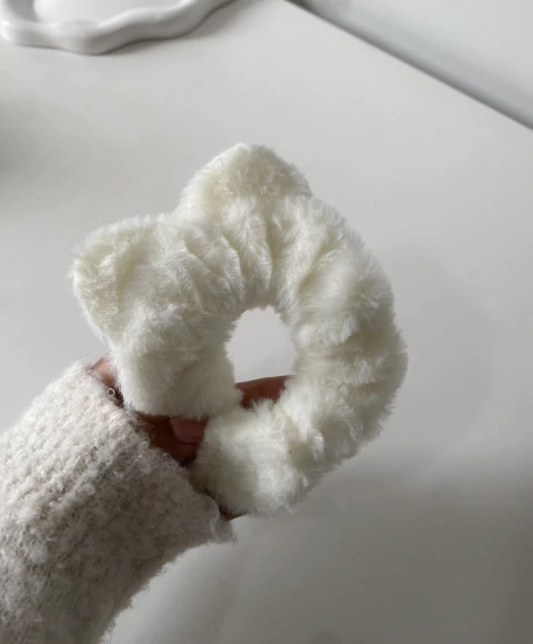 Pompom Felpudo Orelhinha Off