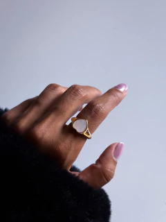 Anel Dourado Coração Resinado - comprar online