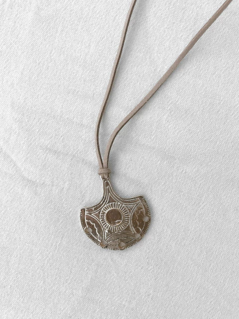 Collar Aurelia gamuza