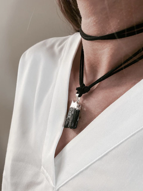Collar VG - Turmalina Plata & Gamuza negra
