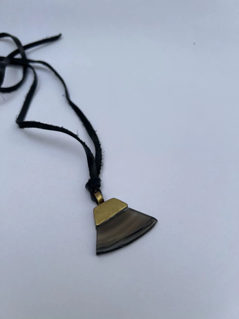 Collar GMG - Mármol Mediano - Bronce & Cuero negro