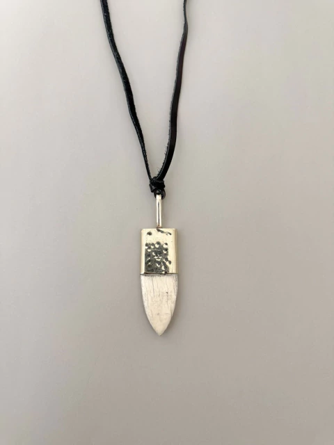 Collar GMG - Mármol Ovalado - Alpaca & Cuero negro