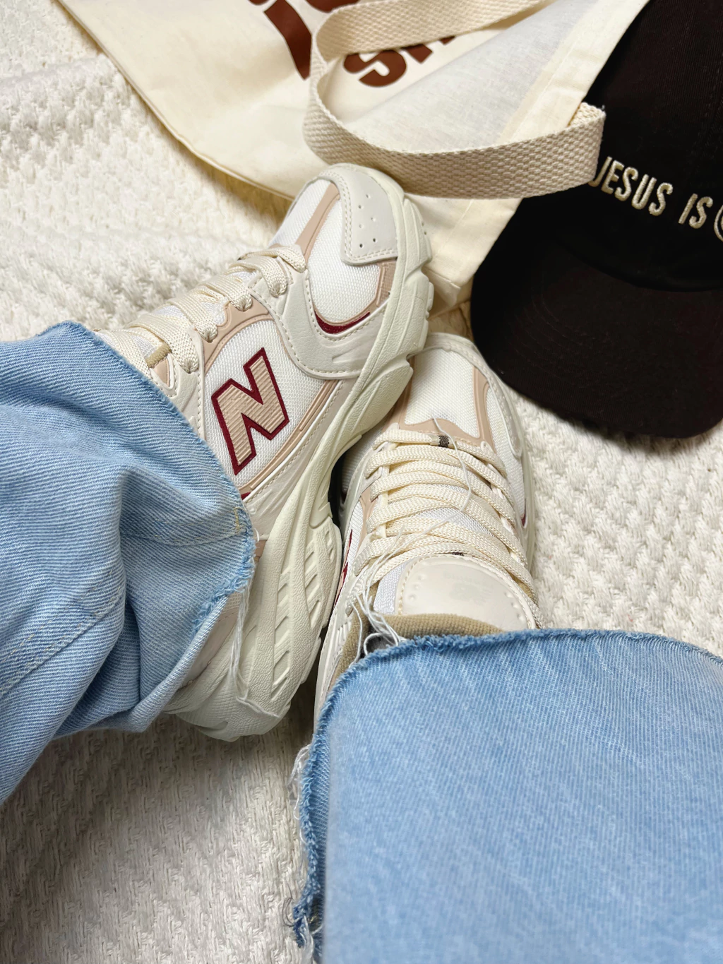 NEW BALANCE 530 BEGE E VERMELHO