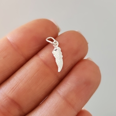 DIJE PLUMA GISELDA - comprar online