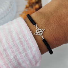 PULSERA DE HILO NUDO DE BRUJA NEGRA