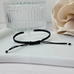 PULSERA DE HILO NUDO DE BRUJA NEGRA en internet