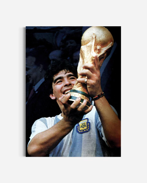 Maradona con la Copa del Mundo