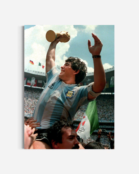 Maradona con la Copa del Mundo