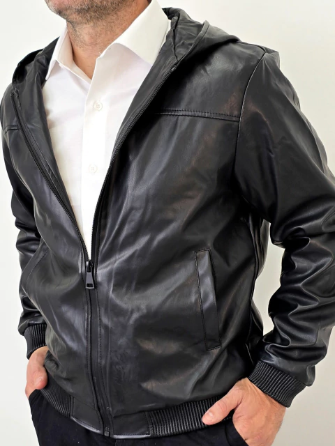 PU CAMP BOMBER CON CAPUCHA CINTURA Y PUÑOS DETALLE ELAST