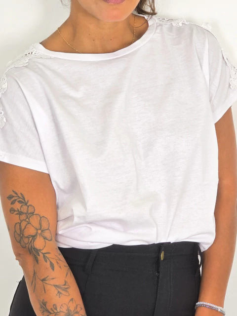 RE AMPLIA C/PUNTILLA EN HOMBROS