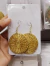 Brinco de capim dourado liso abalone - comprar online