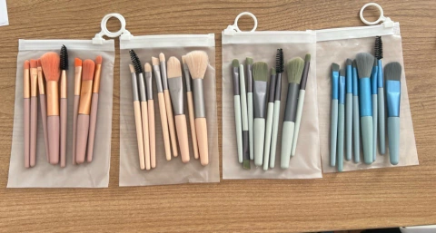Kit(5uni) maquiagem de 8peças com saquinho