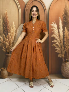 Vestido Midi em lese bordado na internet