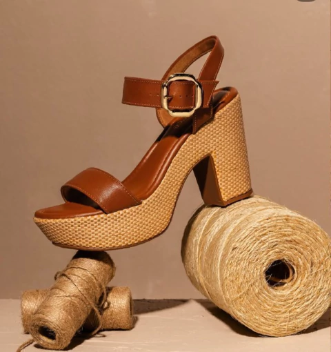 Sandalia Plataforma Meia Pata Salto Grosso Palha Natural Fivela Dourada Salto Alto Bebece