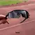 Óculos de sol esportivo Radar EV na cor All Black, todo preto, com lente espelhada em tons de preto, acompanhado de uma case de proteção.