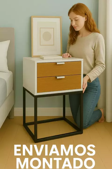 Mesa de Cabeceira Branca 40cm com Gavetas Amadeiradas e Base Industrial Preta – MDF Montada
