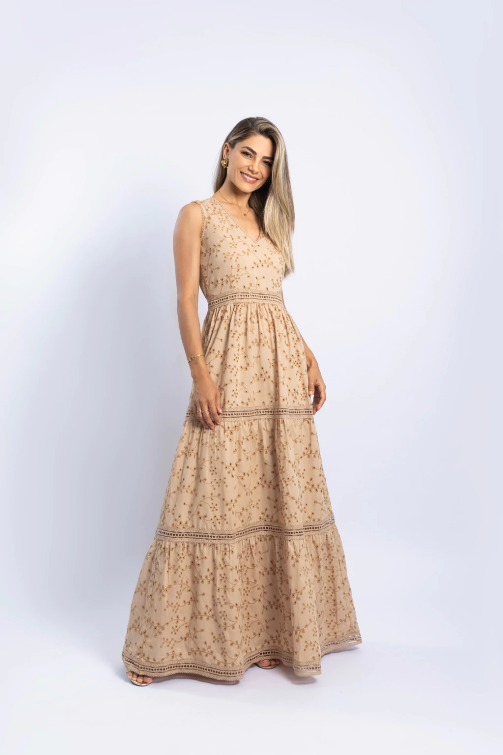 Vestido Longo em Lese e Rendas Bege Azaleia