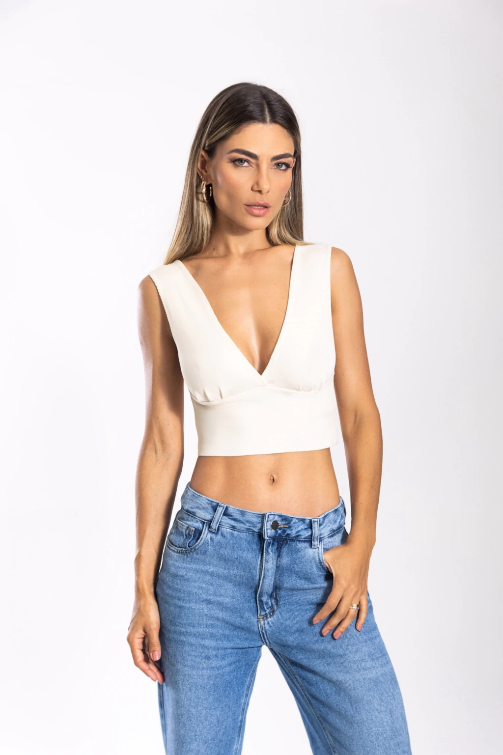 Top Tricô Decote V Alça Larga Off White - Íris