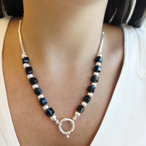 CADENA CON CRISTAL CUBO Y TUBOS LISOS - comprar online