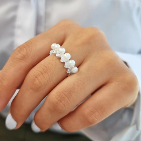 ANILLO CON PERLAS Y CUBIC