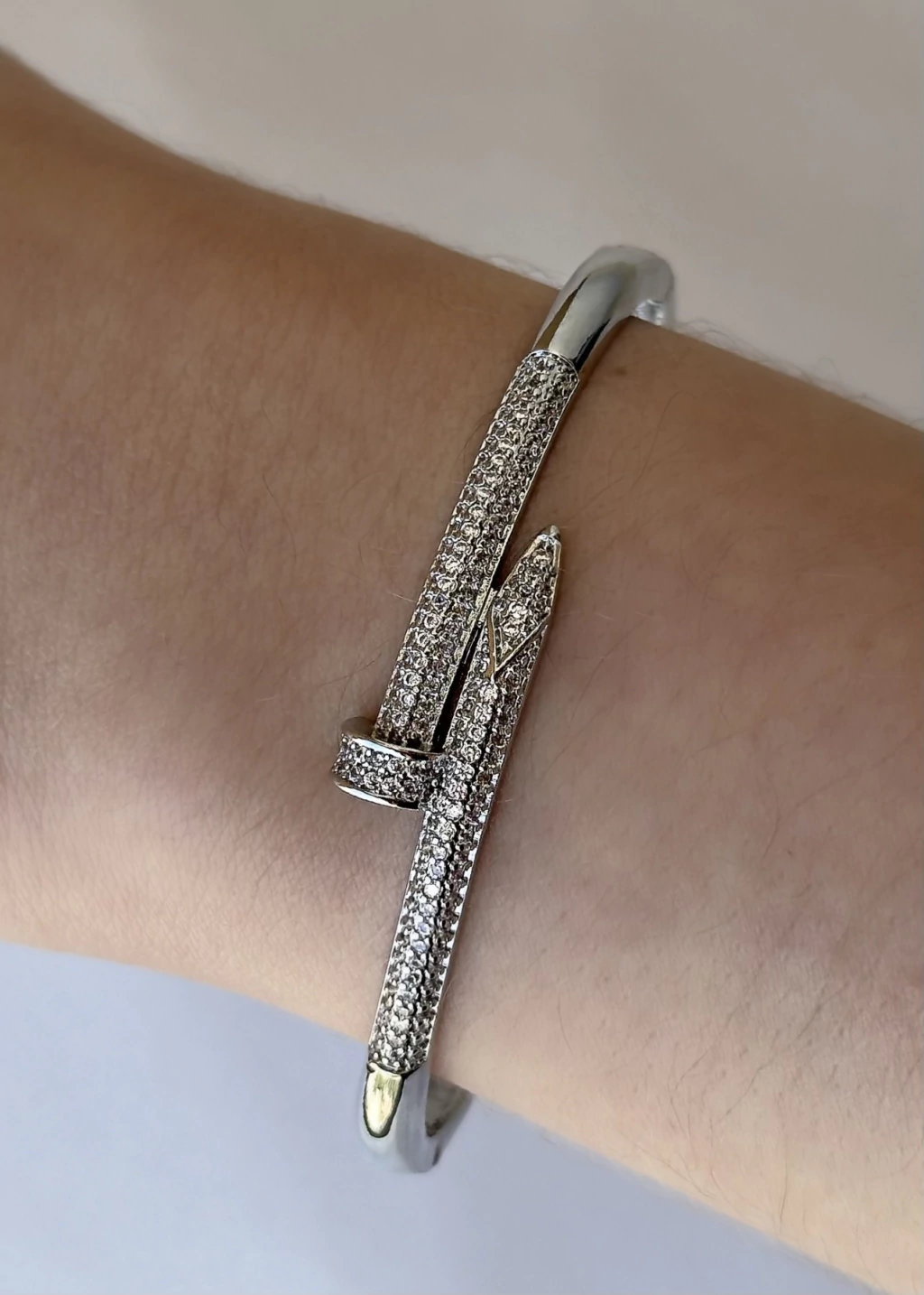 PULSERIA PREGO CRAVEJADO PRATA