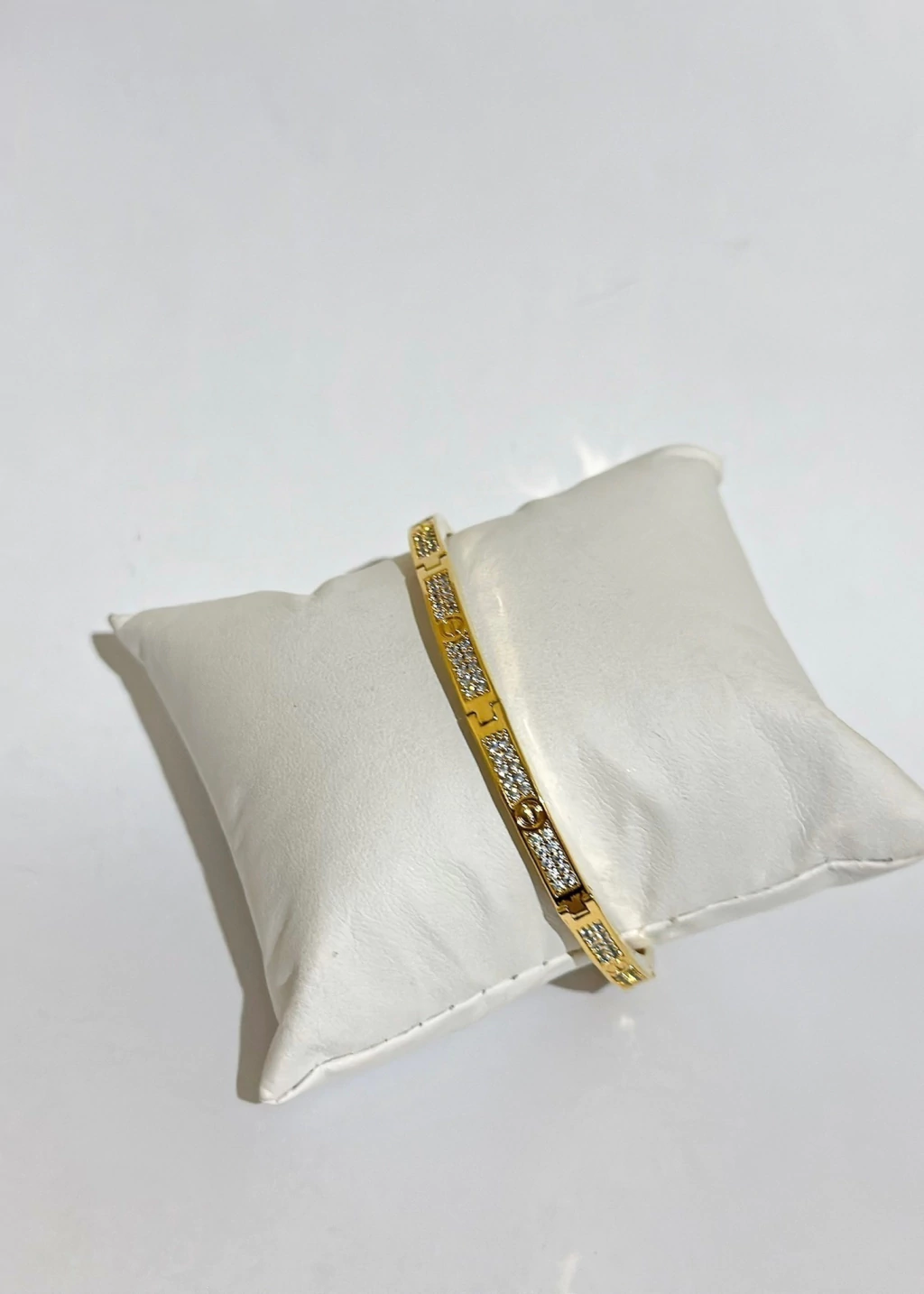 BRACELETE CRAVEJADO