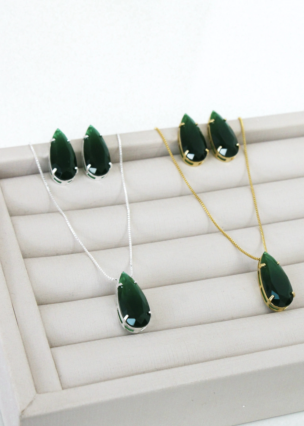 CONJUNTO GOTA VERDE ESMERALDA (BRINCO + COLAR GOTA)