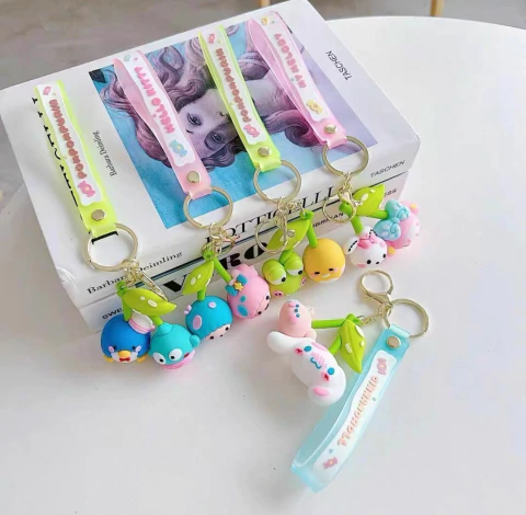 Llaveros Personajes Sanrio Kuromi - comprar online