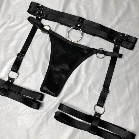 Garter Goth + Calcinha Íris
