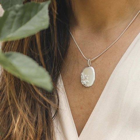 Colar Folhas em mim - comprar online