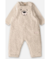 CONJUNTO COM BLUSA, JARDINEIRA E TOUCA UNISSEX PARA BEBÊ (BEGE) UP BABY - comprar online