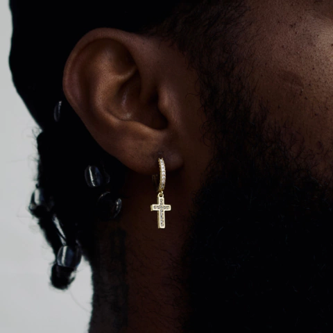 Argola Cruz Cravejada - Banhada á ouro 18k - comprar online