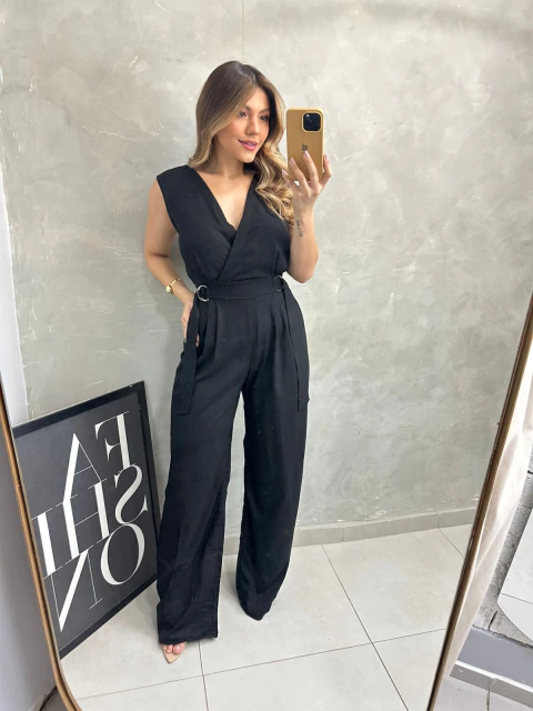 Macacão 2 Fivela Preto Linho