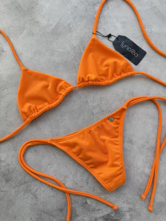 Colaless Florencia Naranja en internet