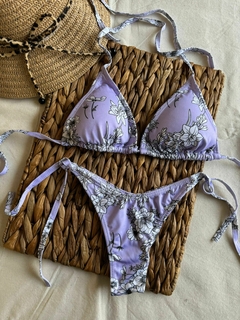 Conjunto Bikini “Flores Estampadas” tasa desmontable y cola less en V p/atar – BK100/1 - tienda online