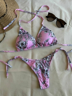 Conjunto Bikini “Flores Estampadas” tasa desmontable y cola less en V p/atar – BK100/1 en internet