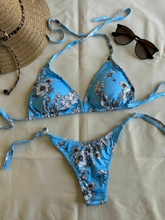 Conjunto Bikini “Flores Estampadas” tasa desmontable y cola less en V p/atar – BK100/1 - Habia Una Vez Lingerie