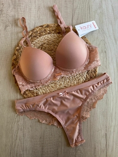 Imagen de Conjunto de puntilla y microfibra. Corpiño taza soft sin push up y culotte less. - kau4710/1