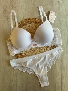 Conjunto de puntilla y microfibra. Corpiño taza soft sin push up y culotte less. - kau4710/1 - tienda online