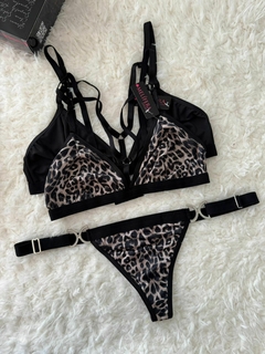 Conjunto brallete con tiras en escote y colaless con accesorios - MEL3750/1 - comprar online