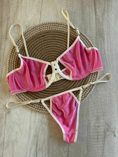 Conjunto c/Aro de Slinky c/Aberturas en Tasa y Less Regulable - Deluxe - Art. X2004/1 - v2 - Habia Una Vez Lingerie