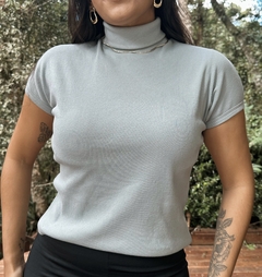 Tshirt Nathalia com gola na internet