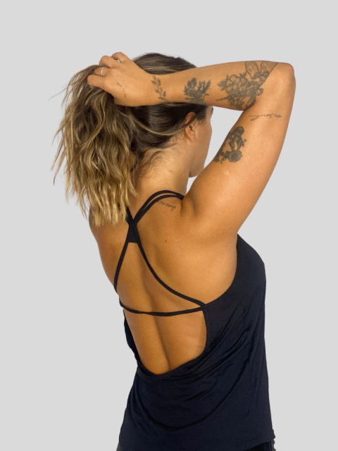 REGATA TIRAS ABERTA NAS COSTAS PRETO